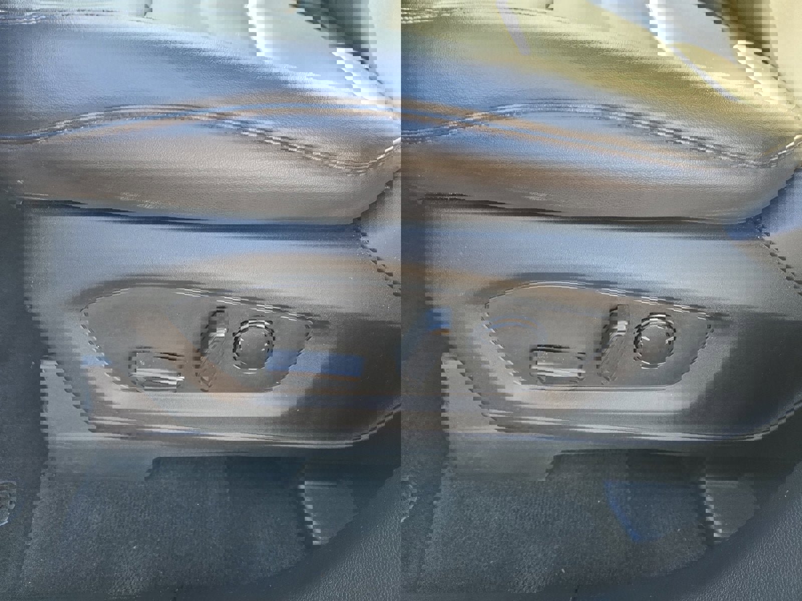 Certified 2022 Ford Explorer XLT w/ Equipment Group 202A image 12