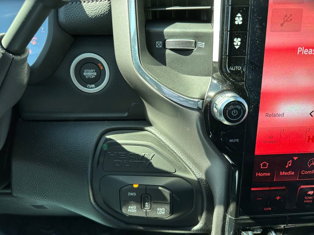 New 2026 RAM 2500 Laramie AWD/4WD image 29