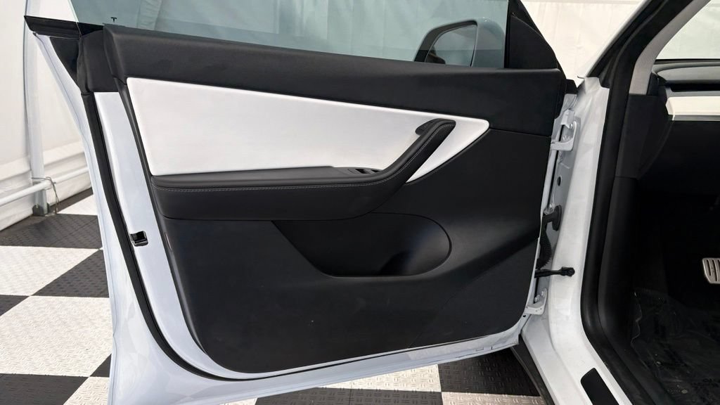 Used 2022 Tesla Model Y Performance AWD/4WD image 17