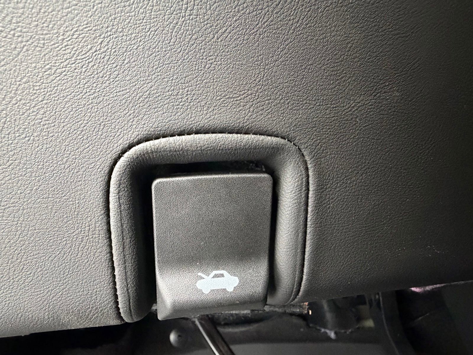 Used 2025 Cadillac Escalade ESV Sport w/ Touring Package image 26