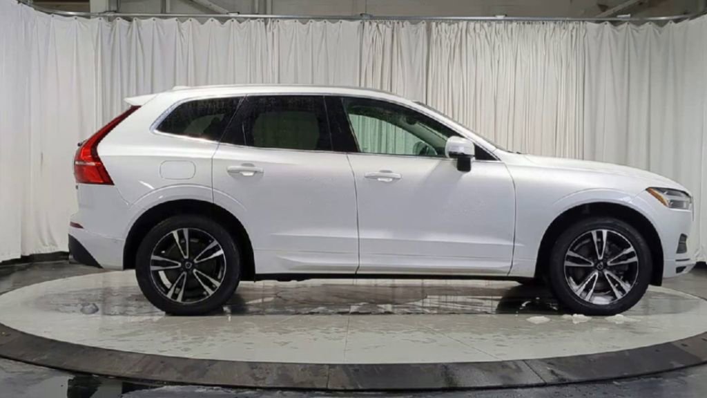 Used 2020 Volvo XC60 T6 Momentum image 9