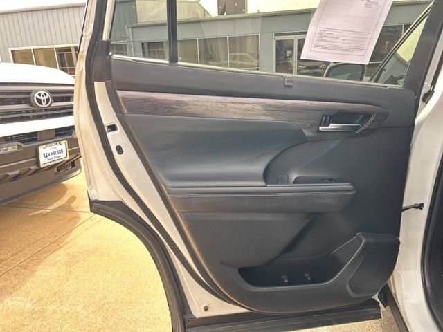 Used 2020 Toyota Highlander Limited image 21