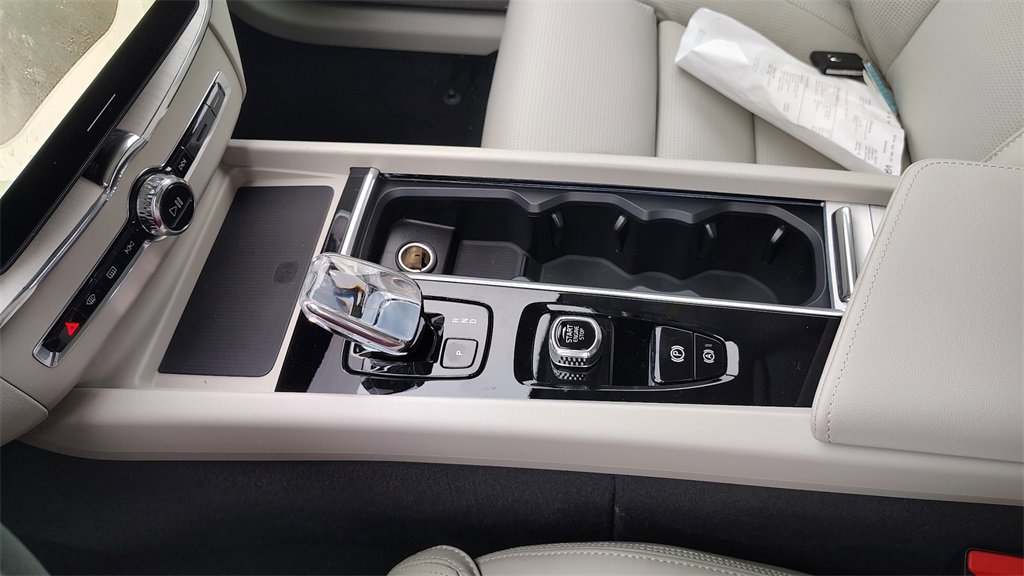 New 2026 Volvo XC60 B5 Ultra w/ Climate Package image 23