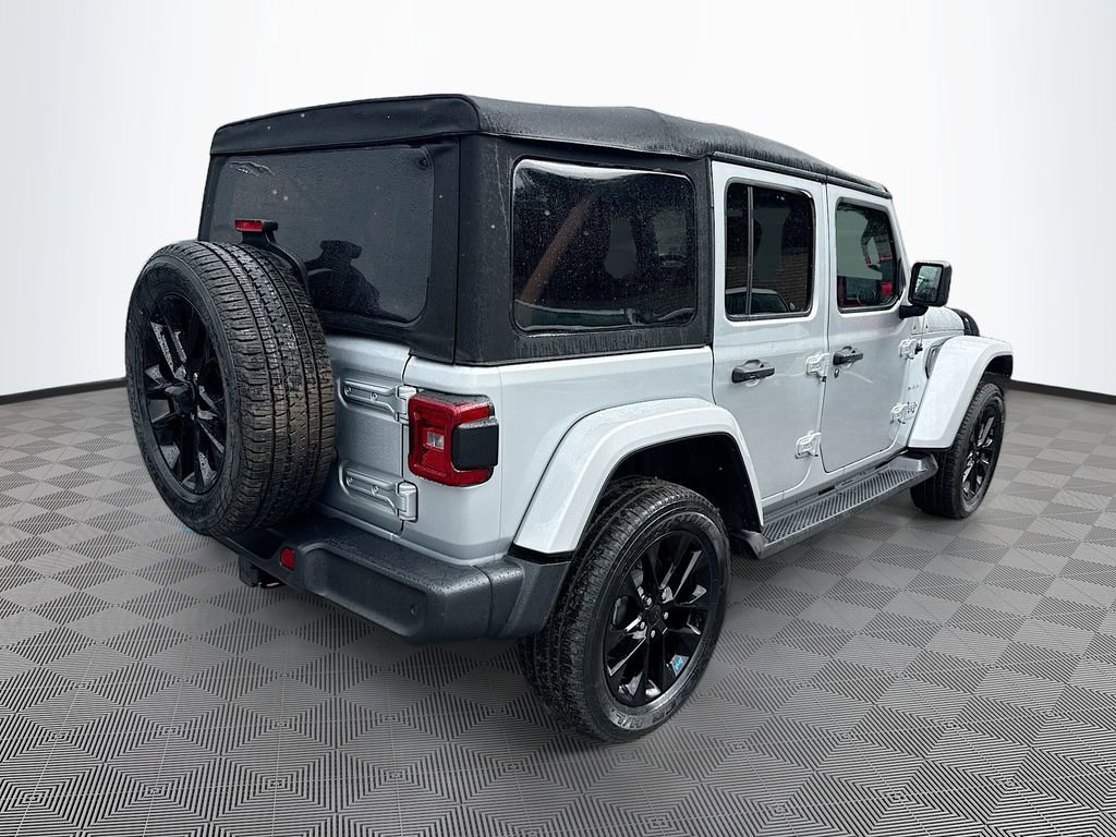 Used 2023 Jeep Wrangler Unlimited Sahara w/ Safety Group AWD/4WD image 6