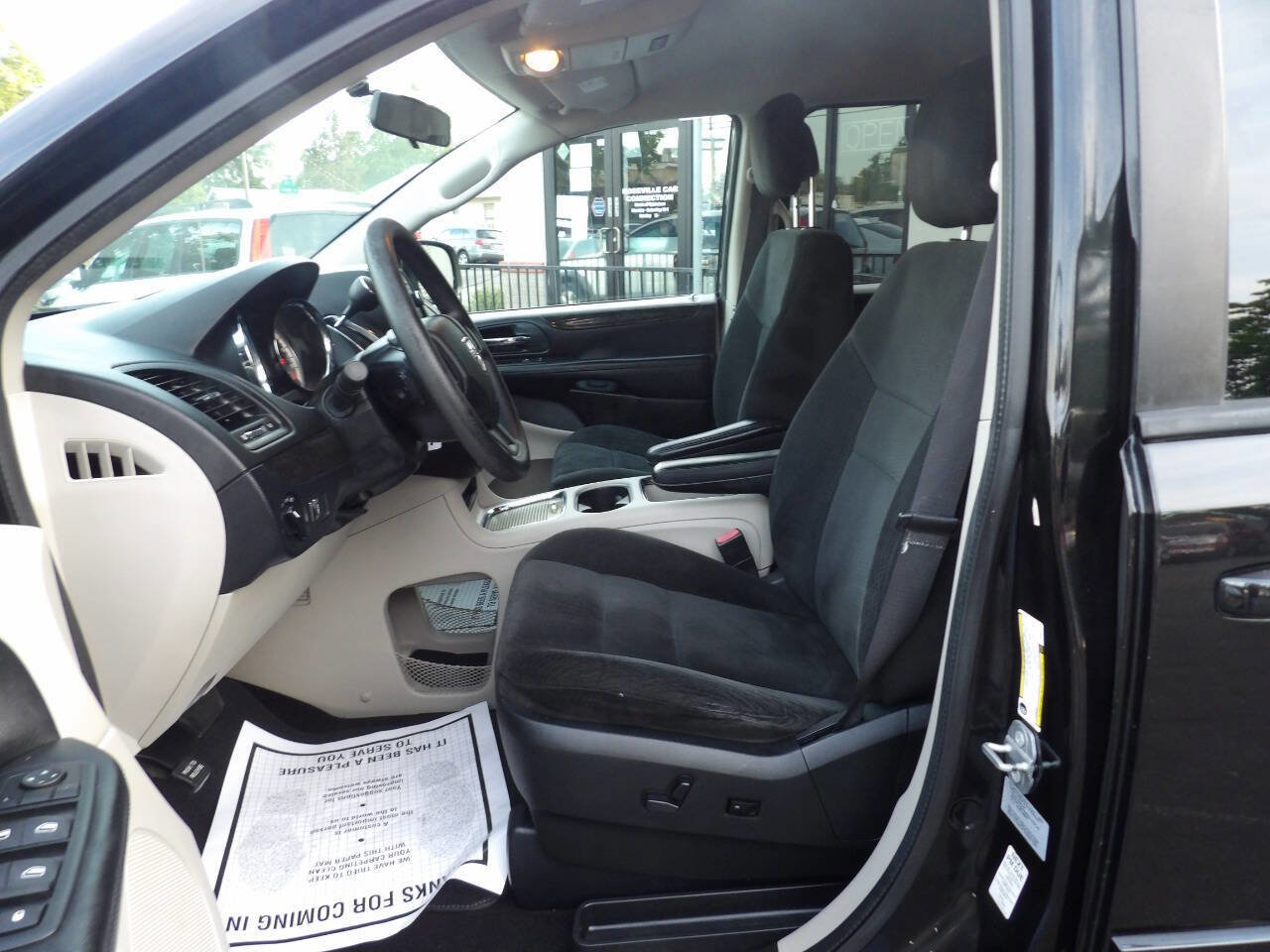 Used 2016 Dodge Grand Caravan SXT FWD image 8