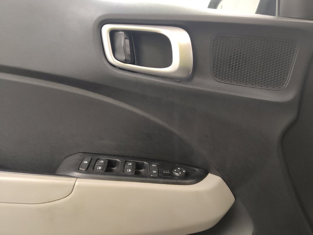 Used 2022 Hyundai Venue SEL FWD image 27