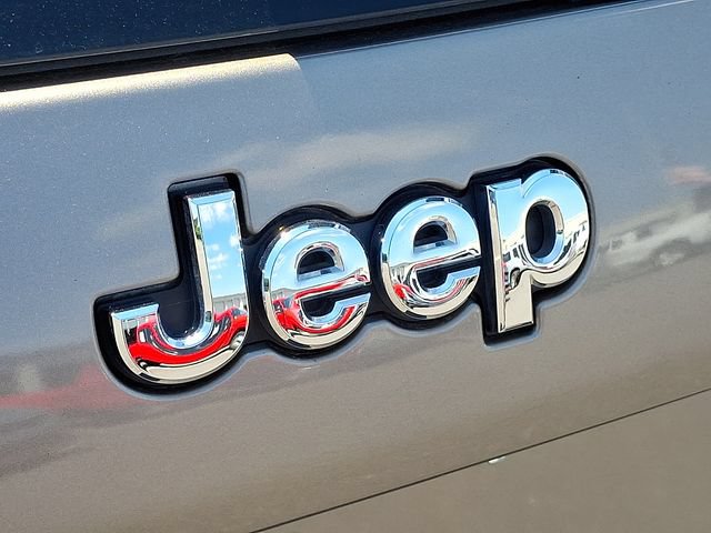 Used 2020 Jeep Cherokee Latitude Plus w/ Comfort/Convenience Group AWD/4WD image 25