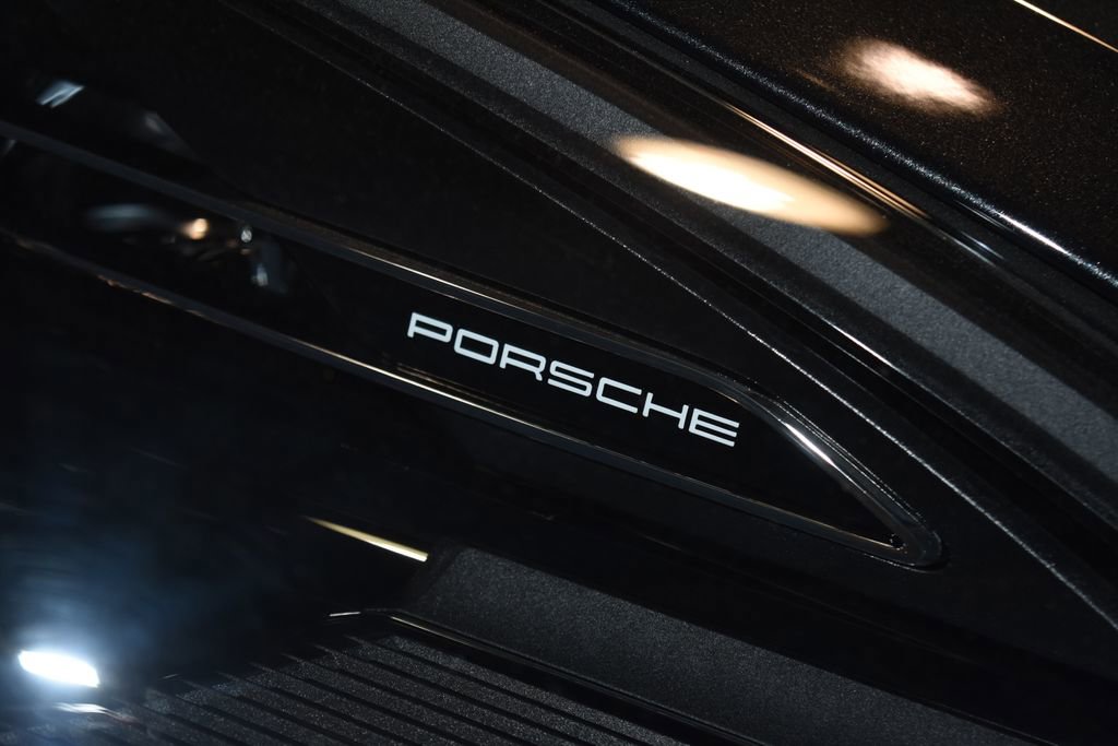Certified 2025 Porsche Macan image 28