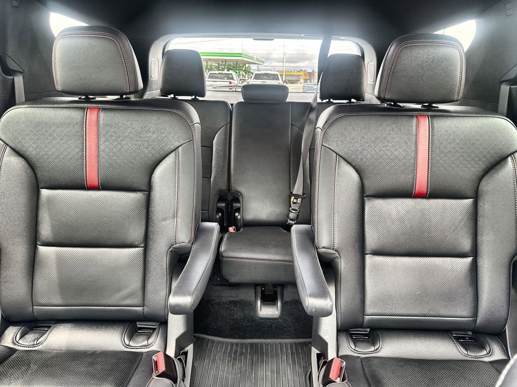 Used 2025 Chevrolet Traverse RS AWD/4WD image 17