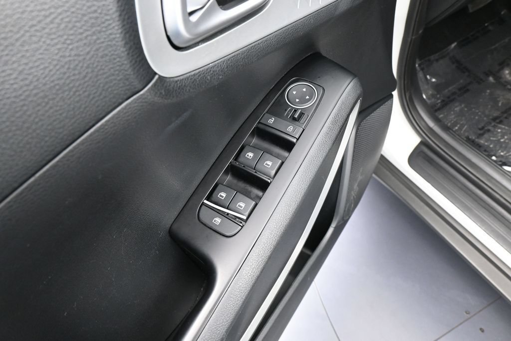 Used 2024 Kia Soul LX w/ Option Group 015 FWD image 13