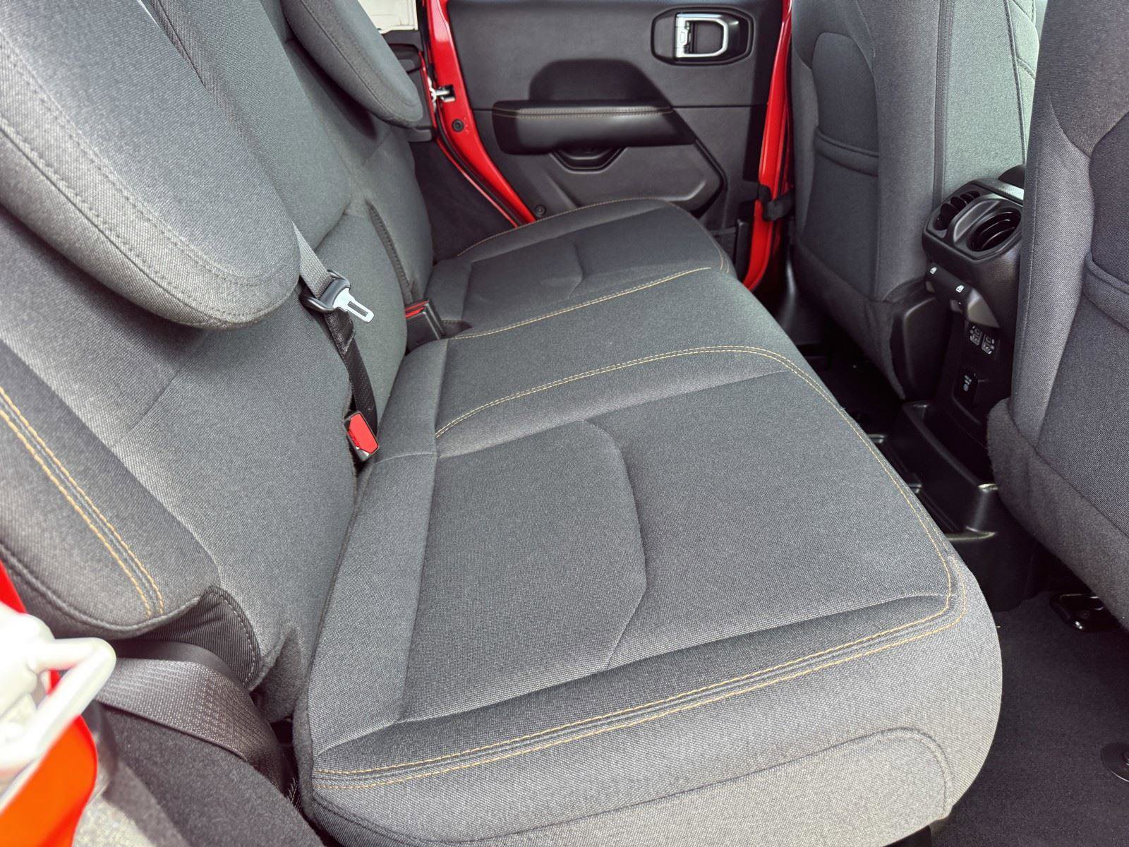 Certified 2025 Jeep Wrangler Sahara w/ Safety Group AWD/4WD image 11