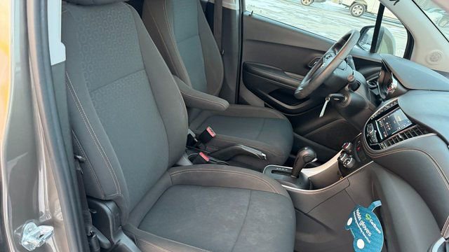Used 2021 Chevrolet Trax LS w/ Tint and Cruise Package image 42