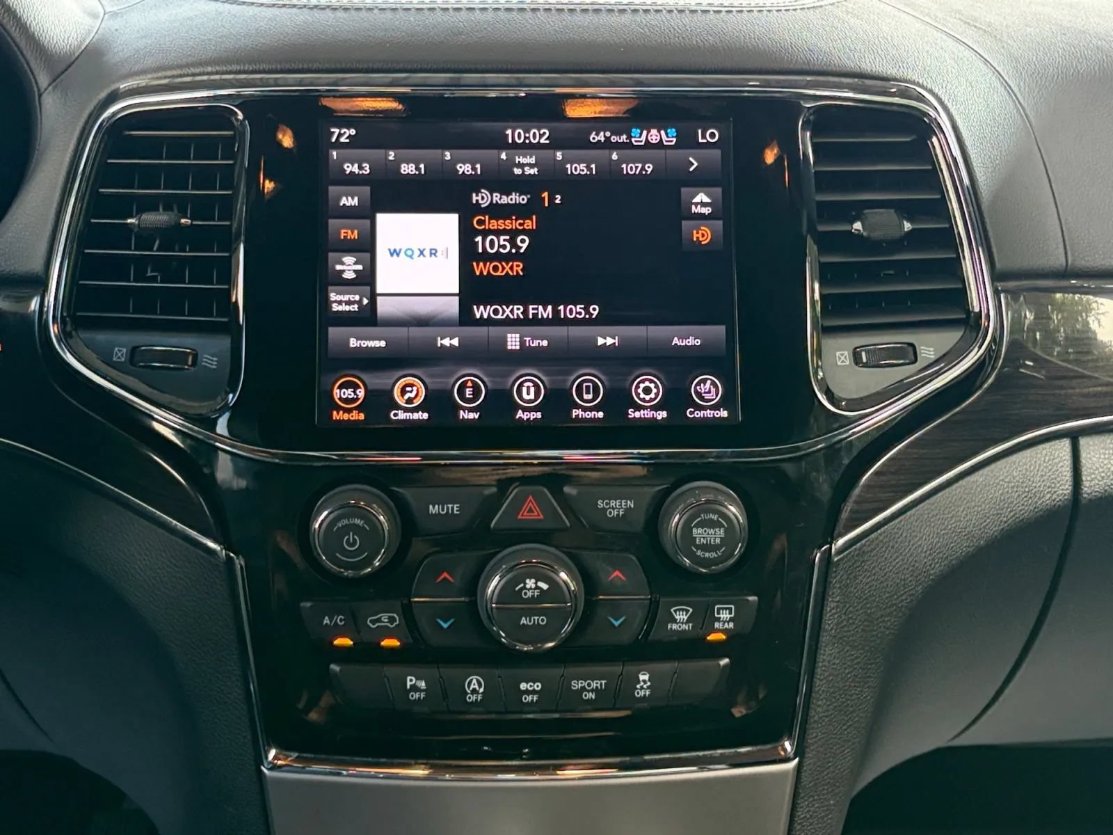Used 2020 Jeep Grand Cherokee Overland AWD/4WD image 23