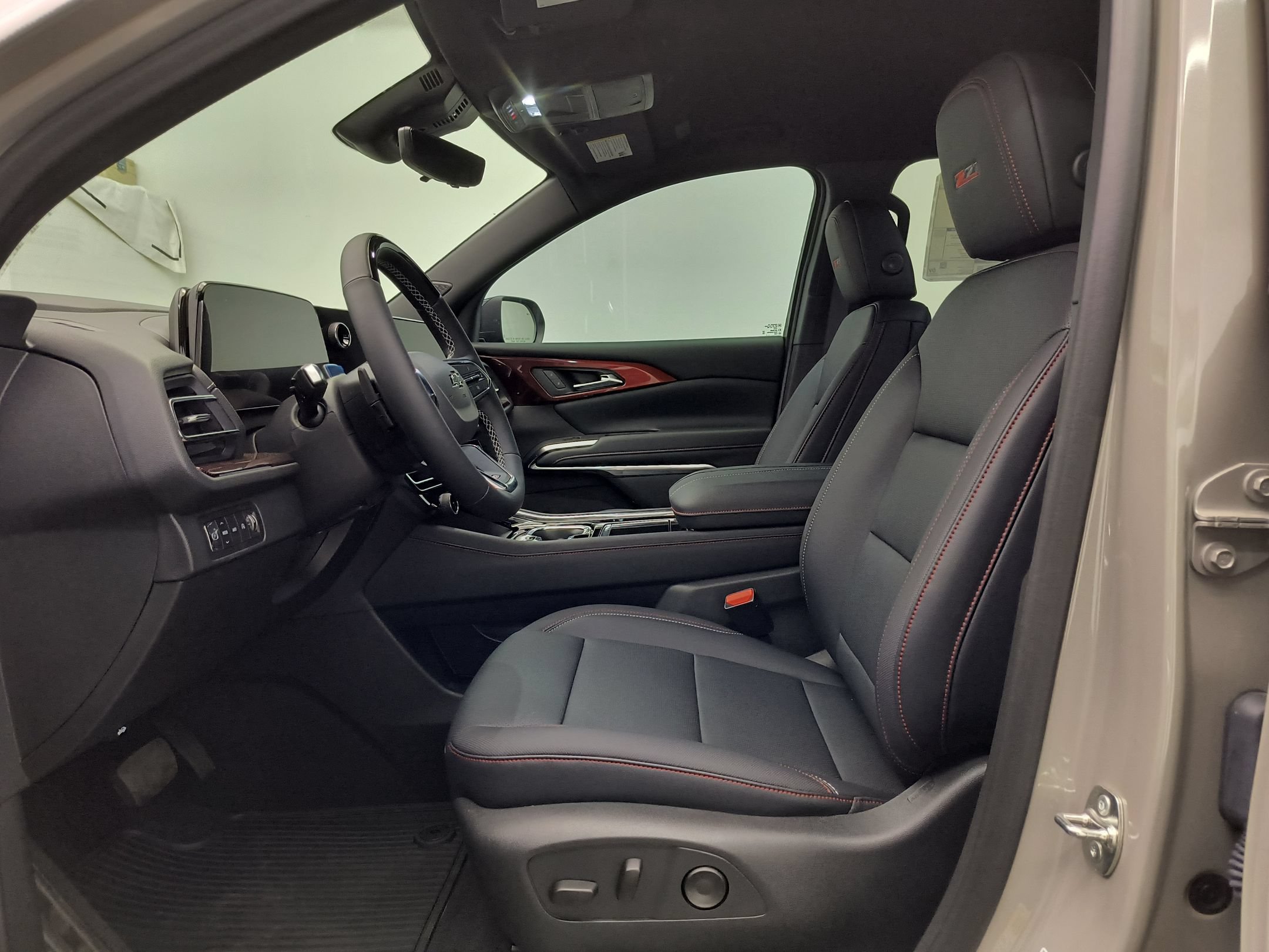 New 2026 Chevrolet Traverse Z71 w/ Enhanced Driving Package AWD/4WD image 5
