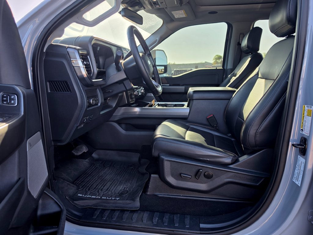 Used 2025 Ford F350 Lariat w/ Lariat Ultimate Package AWD/4WD image 7