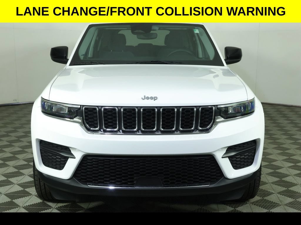 Used 2023 Jeep Grand Cherokee Laredo RWD image 9