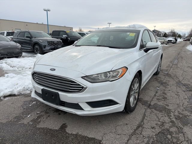 Used 2017 Ford Fusion SE w/ Fusion SE Technology Package image 9