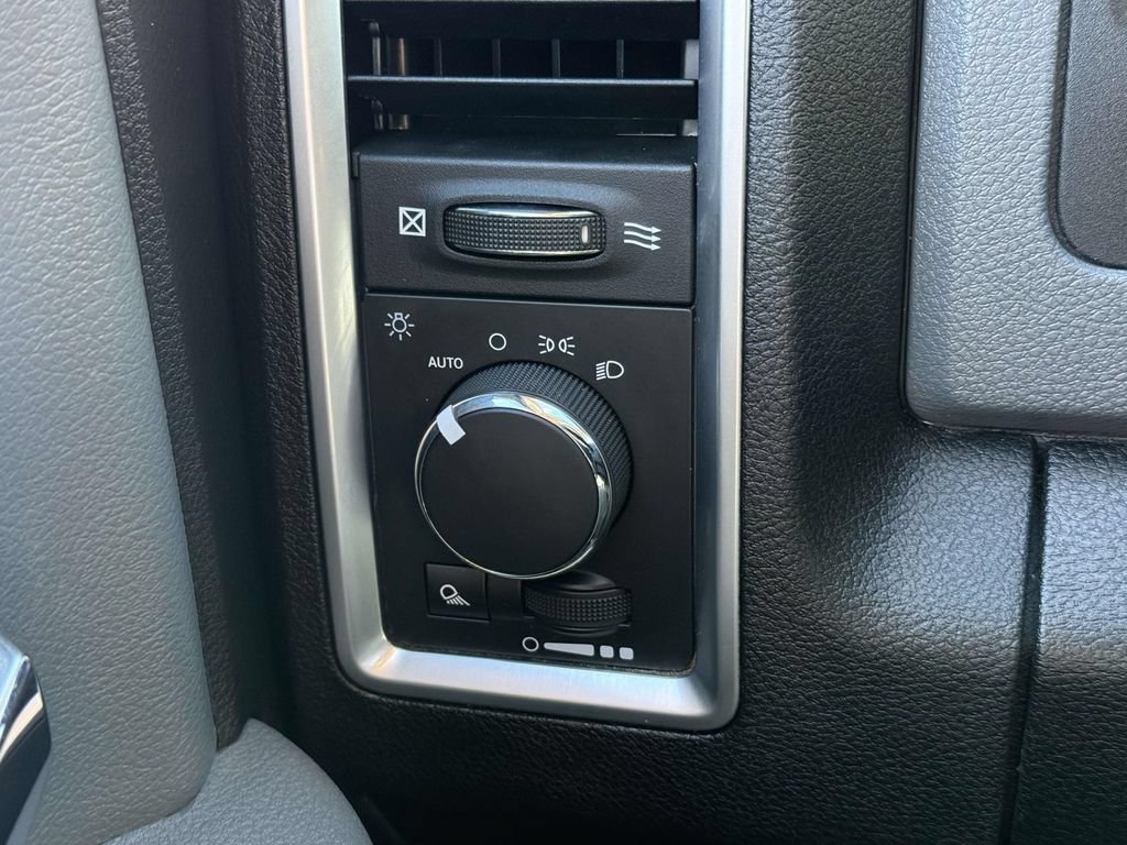 Used 2019 RAM 1500 Classic SLT AWD/4WD image 26