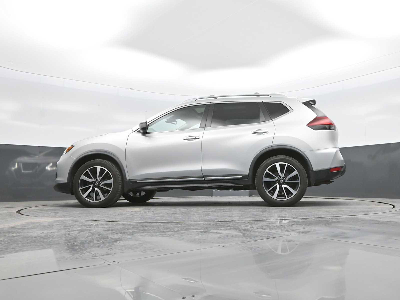 Used 2018 Nissan Rogue SL w/ Premium Package image 40