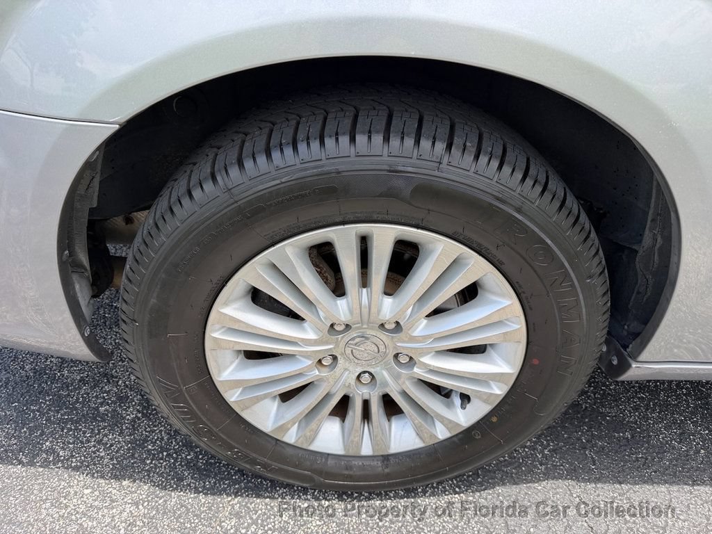 Used 2013 Chrysler Town & Country Limited w/ Luxury Group FWD image 75