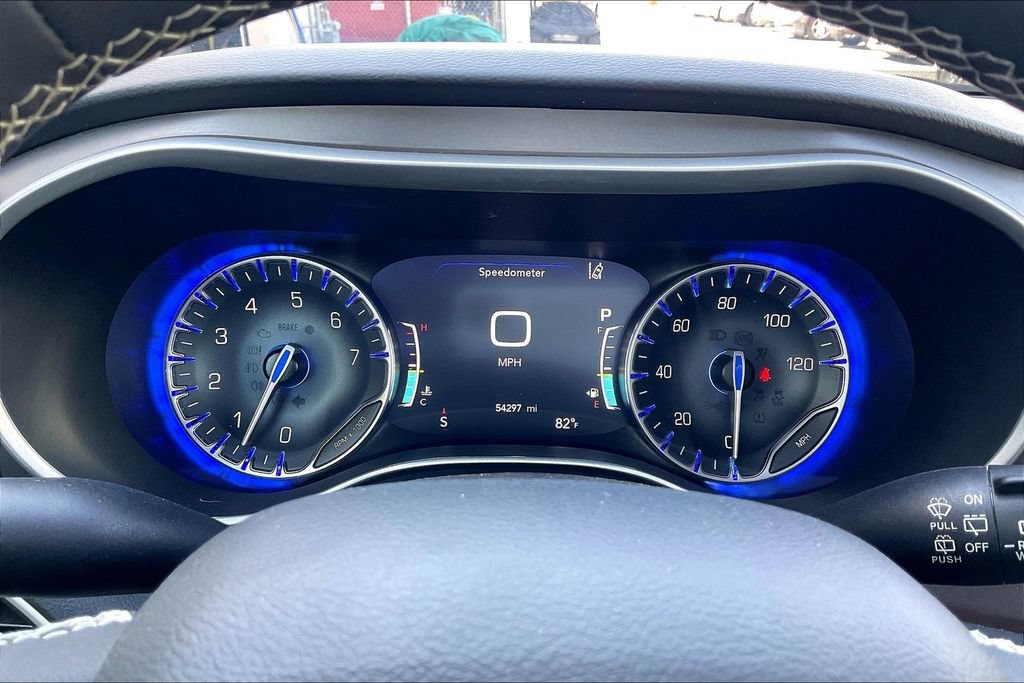 Used 2023 Chrysler Pacifica Touring-L FWD image 20