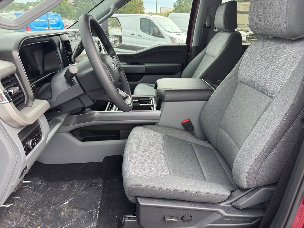 New 2026 Ford F350 XLT w/ XLT Premium Package AWD/4WD image 8