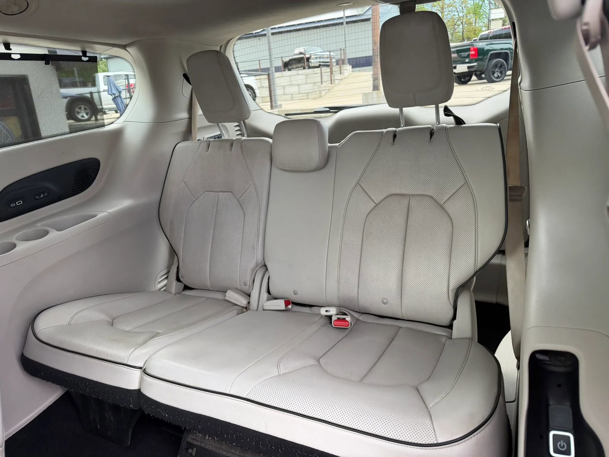 Used 2021 Chrysler Pacifica Limited image 38