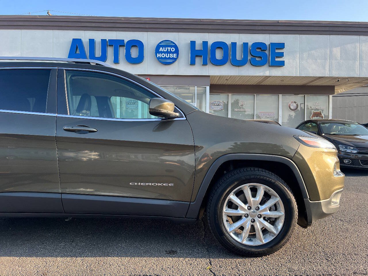 Used 2015 Jeep Cherokee Limited AWD/4WD image 34