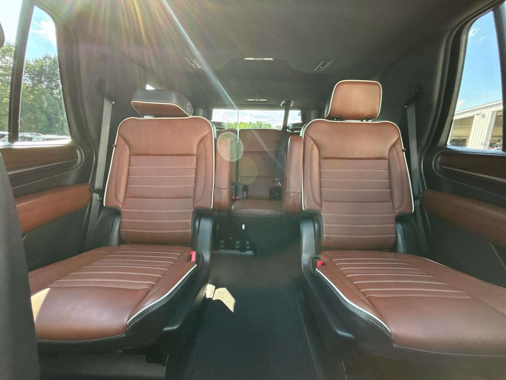 Used 2023 GMC Yukon Denali Ultimate AWD/4WD image 11