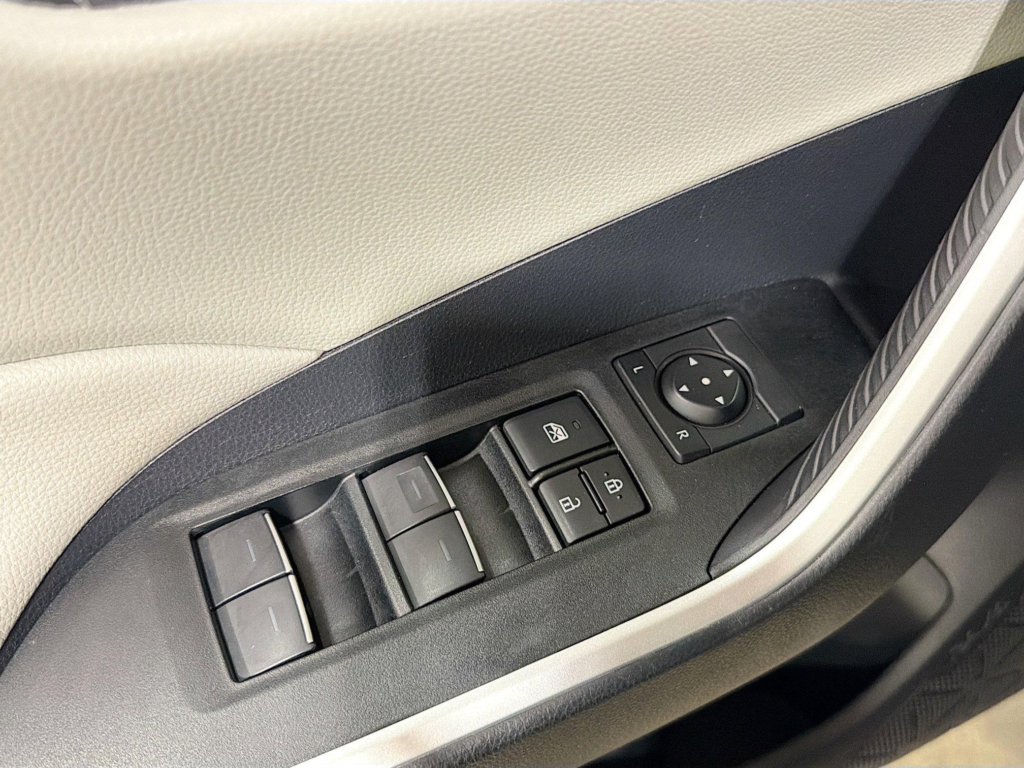 Certified 2025 Toyota RAV4 XLE image 7