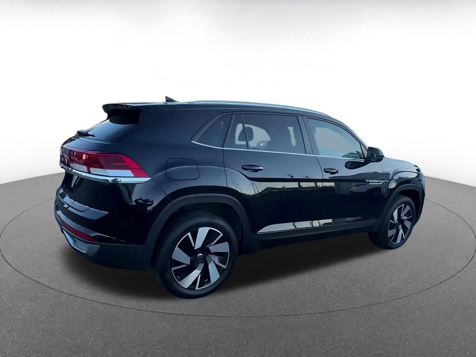 Used 2025 Volkswagen Atlas Cross Sport SE image 15