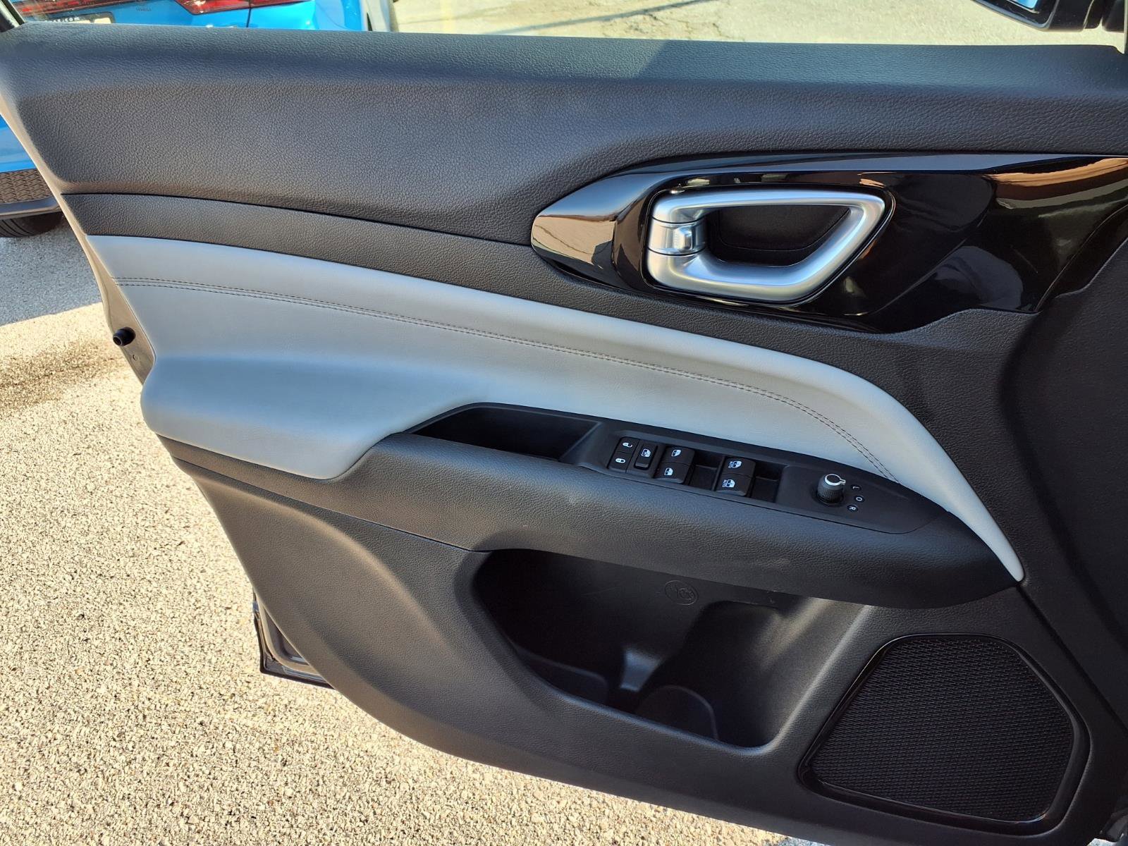 Used 2023 Jeep Compass Limited image 21