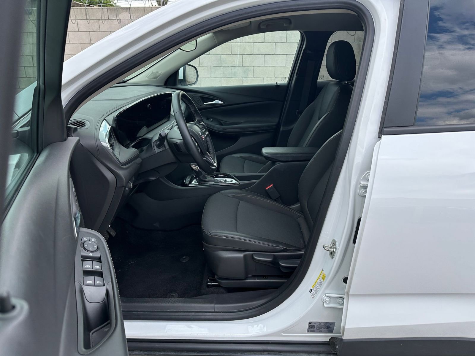 Used 2025 Buick Encore GX Preferred image 25