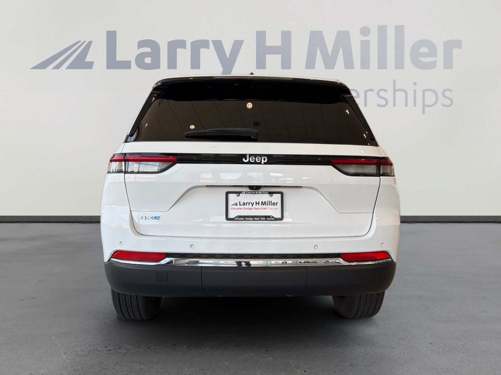 Used 2024 Jeep Grand Cherokee Limited 4xe AWD/4WD image 4