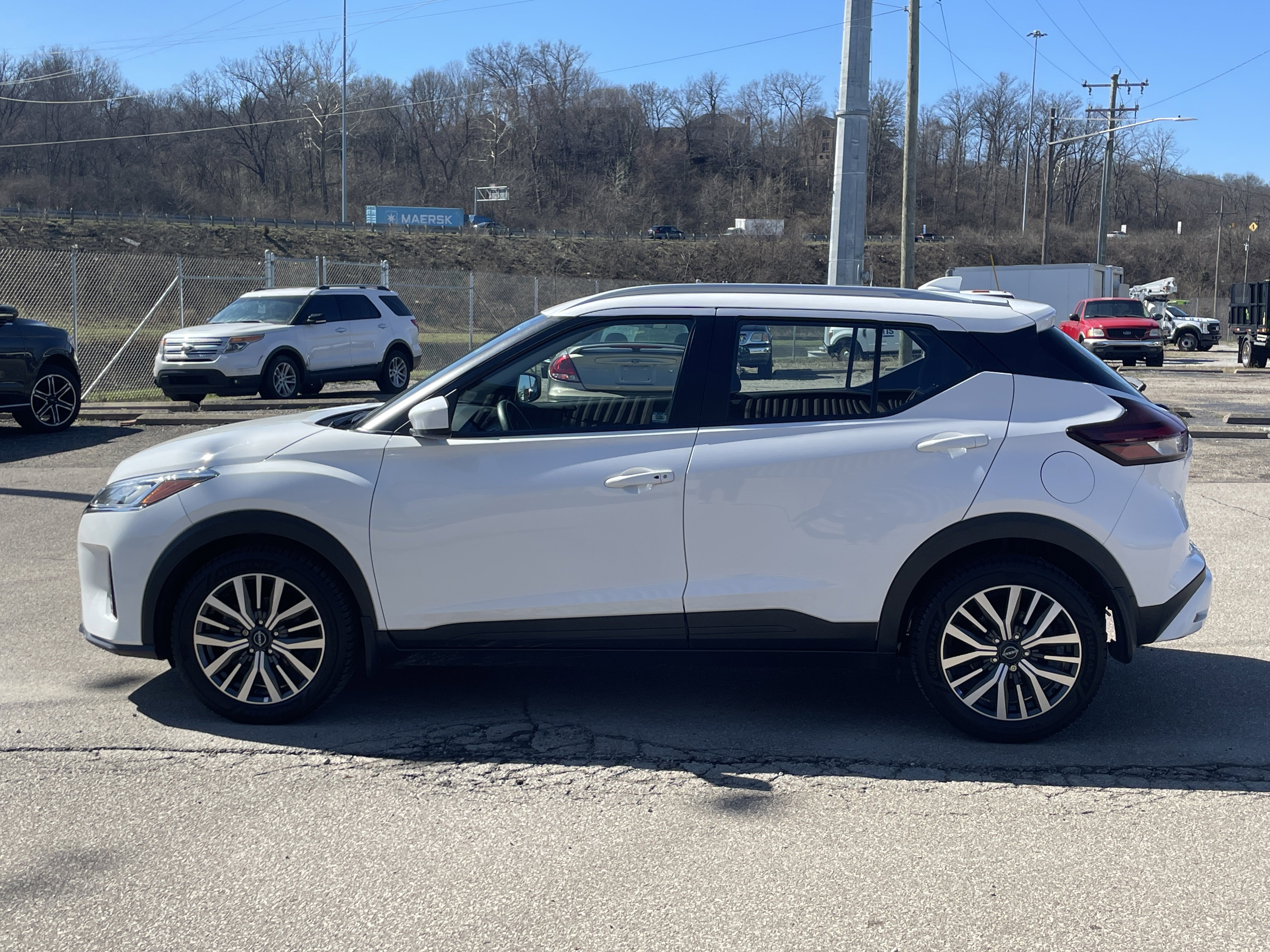 Used 2023 Nissan Kicks SV image 4