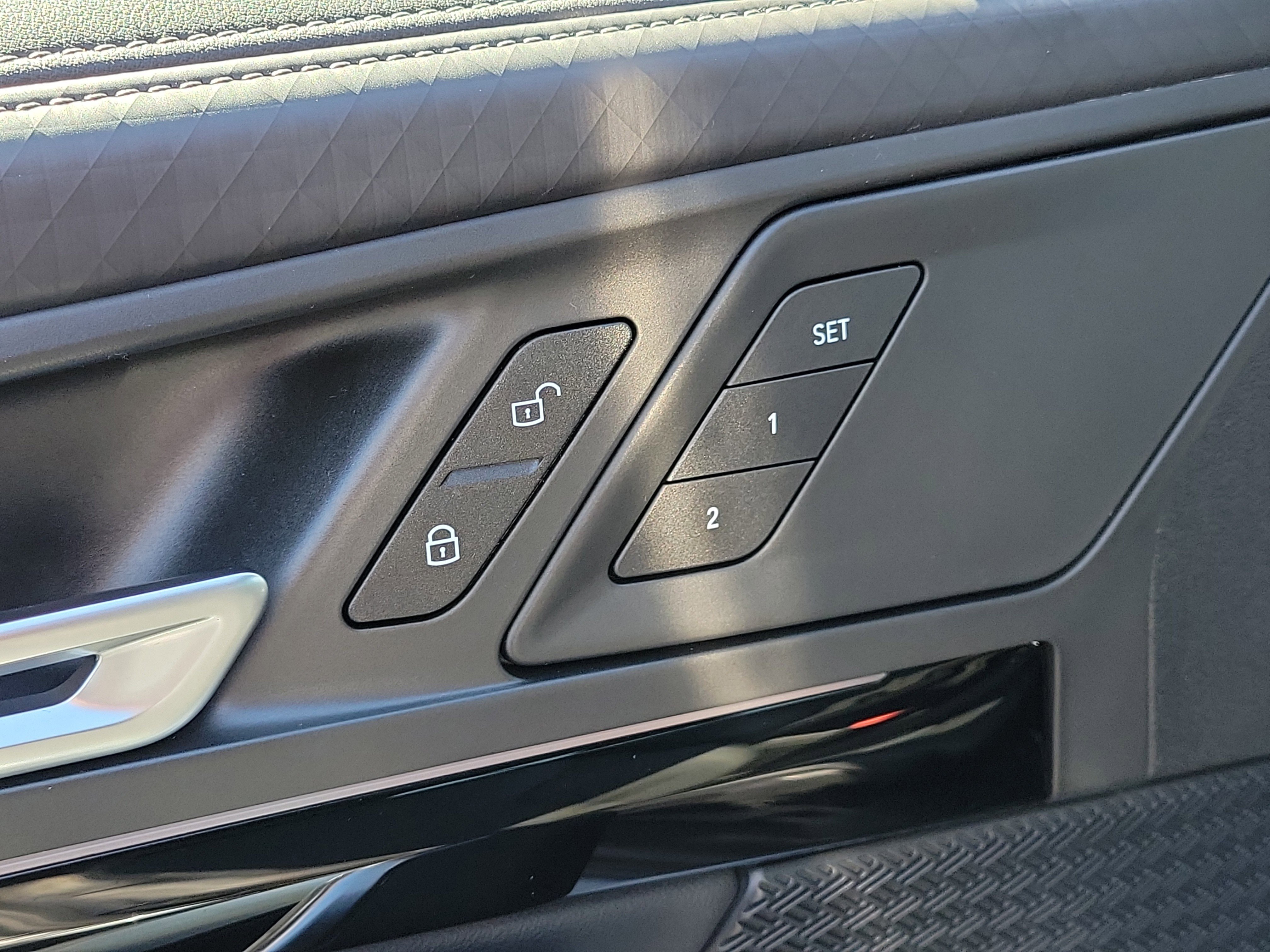 Used 2025 BMW X2 xDrive28i AWD/4WD image 19