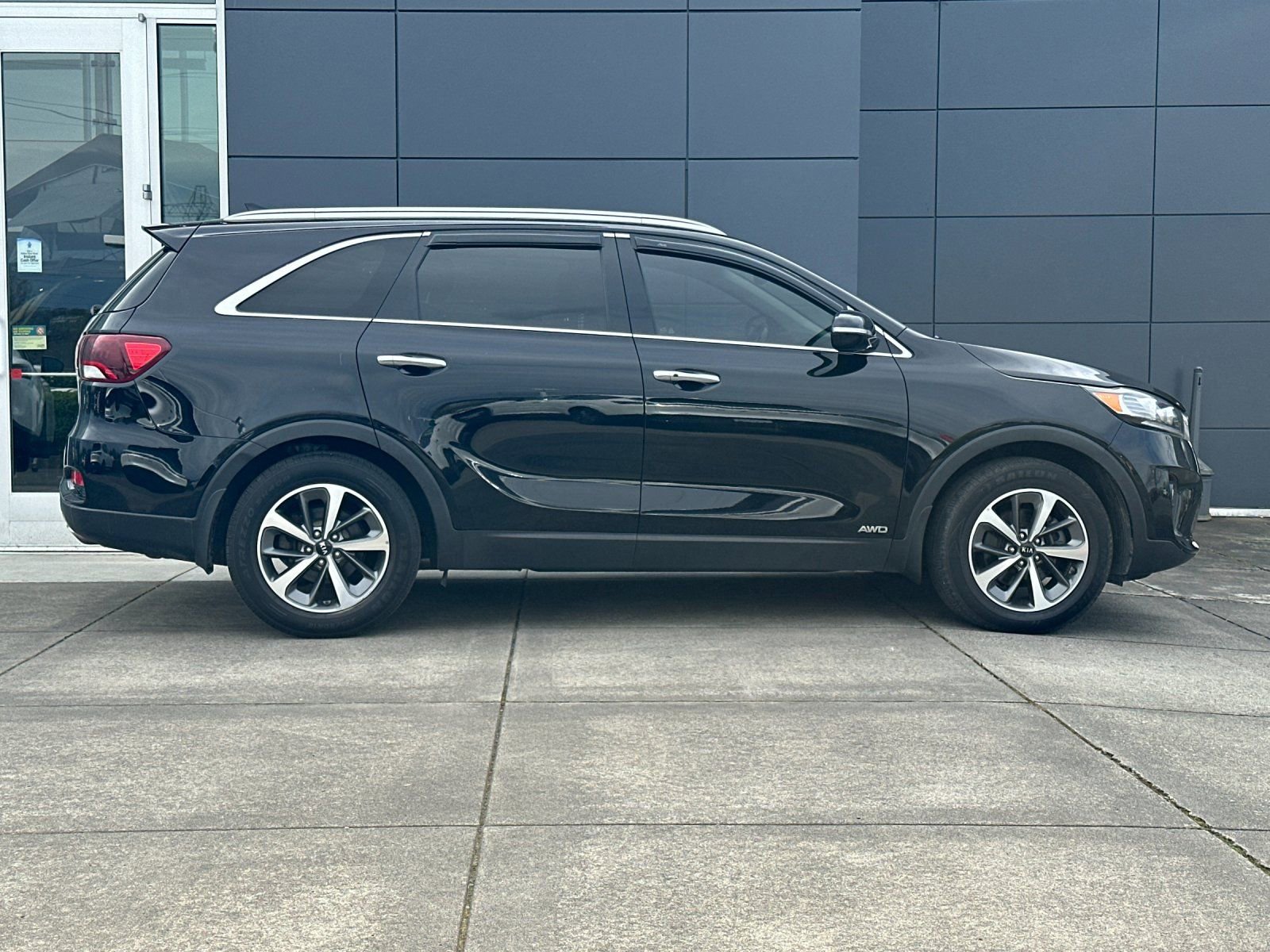Used 2019 Kia Sorento EX image 2