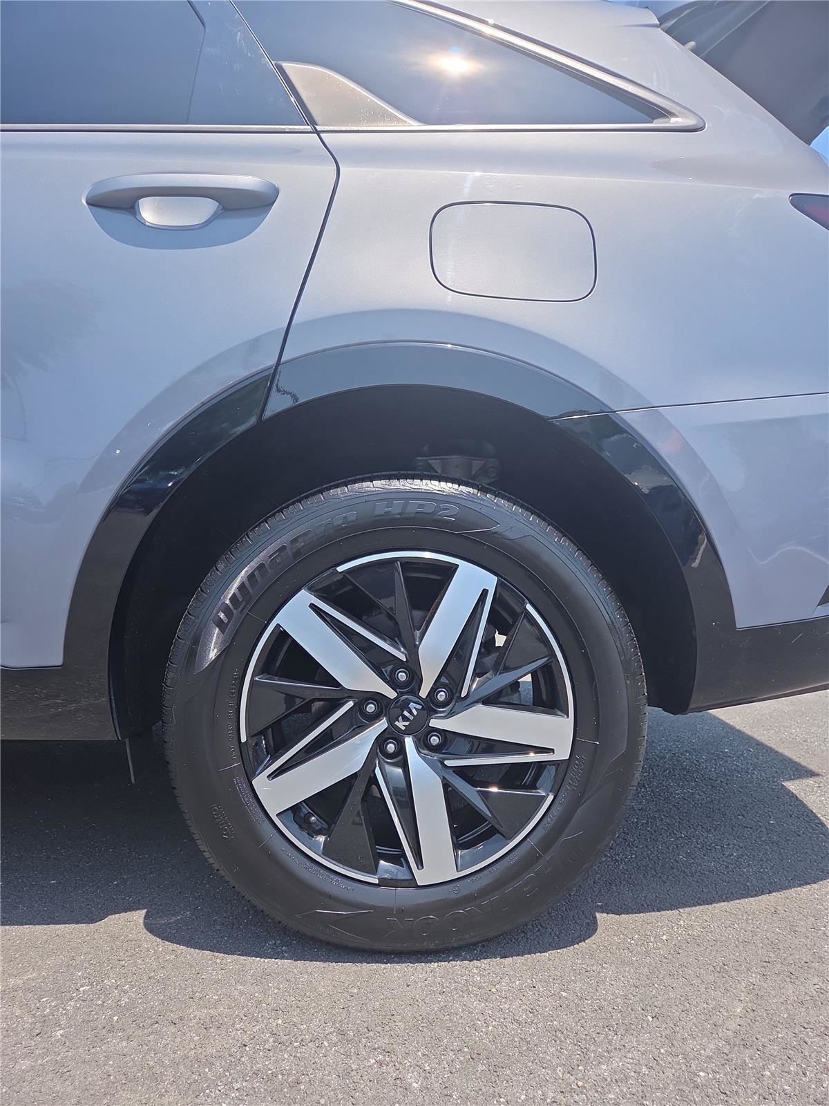Certified 2021 Kia Sorento EX w/ Panoramic Sunroof Package AWD/4WD image 18