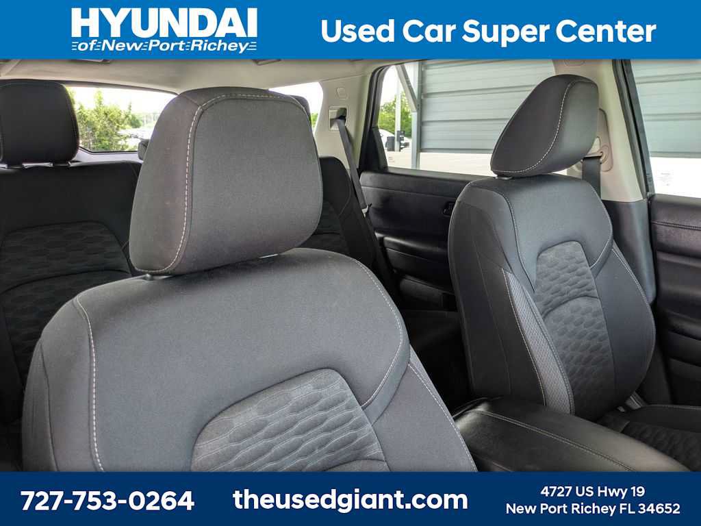 Used 2024 Nissan Pathfinder SV w/ Lighting Package (N92) FWD image 6
