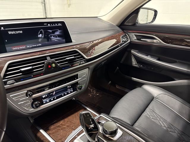 Used 2022 BMW 750i xDrive w/ Luxury Rear Seating Package image 17