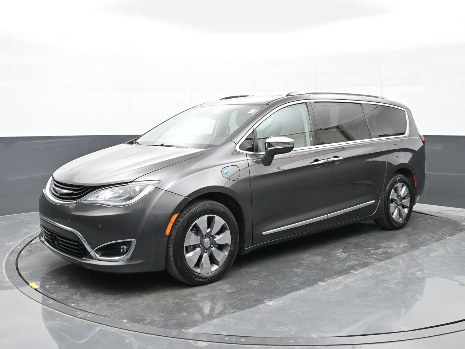 Used 2018 Chrysler Pacifica Limited w/ Advanced Safetytec Group FWD image 8