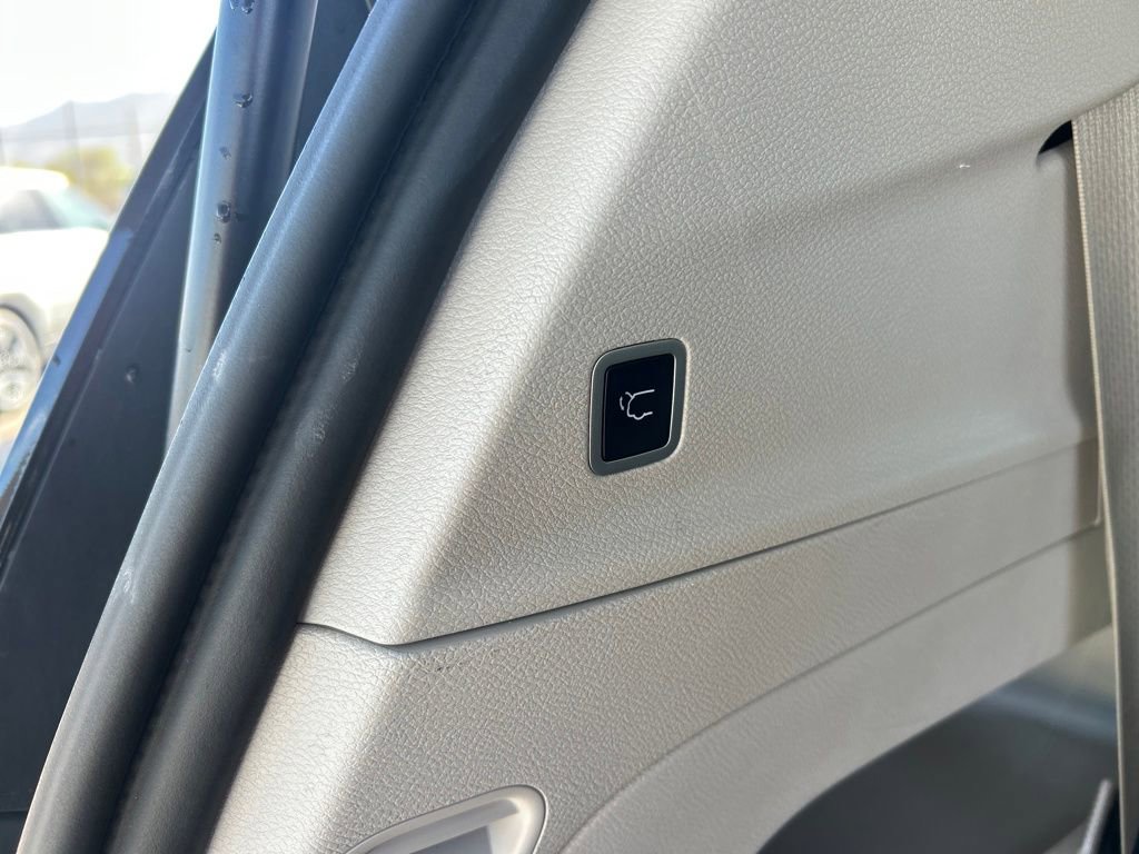 Used 2024 Chrysler Pacifica Touring-L image 34
