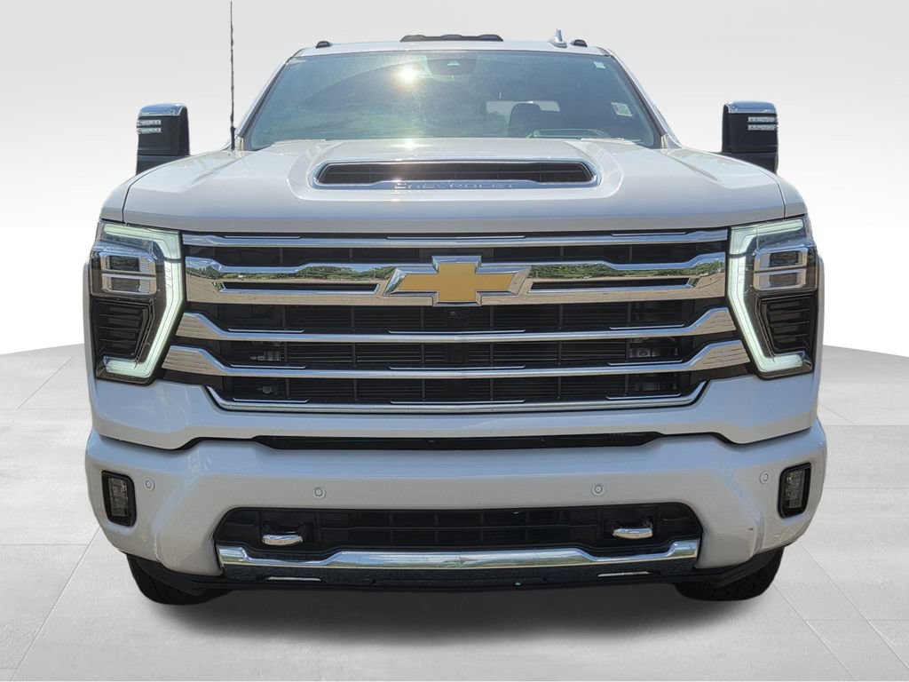 Used 2024 Chevrolet Silverado 2500 High Country w/ High Country Premium Package AWD/4WD video 3