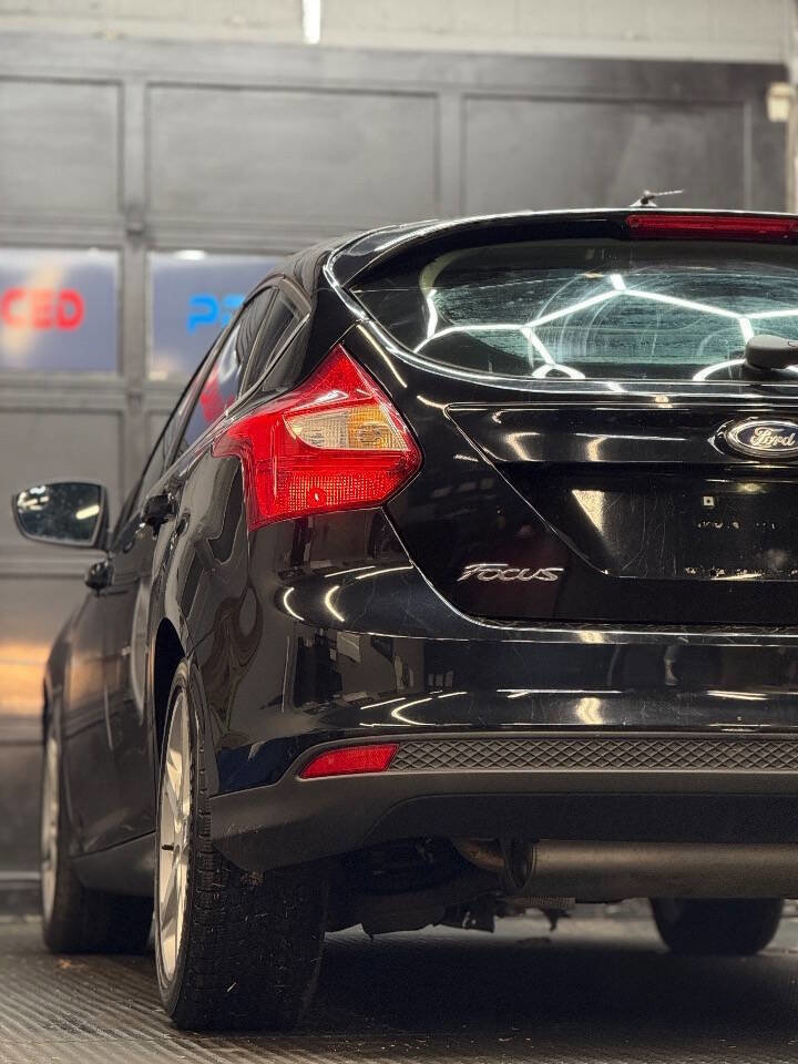 Used 2012 Ford Focus Titanium w/ Titanium Handling Pkg image 12