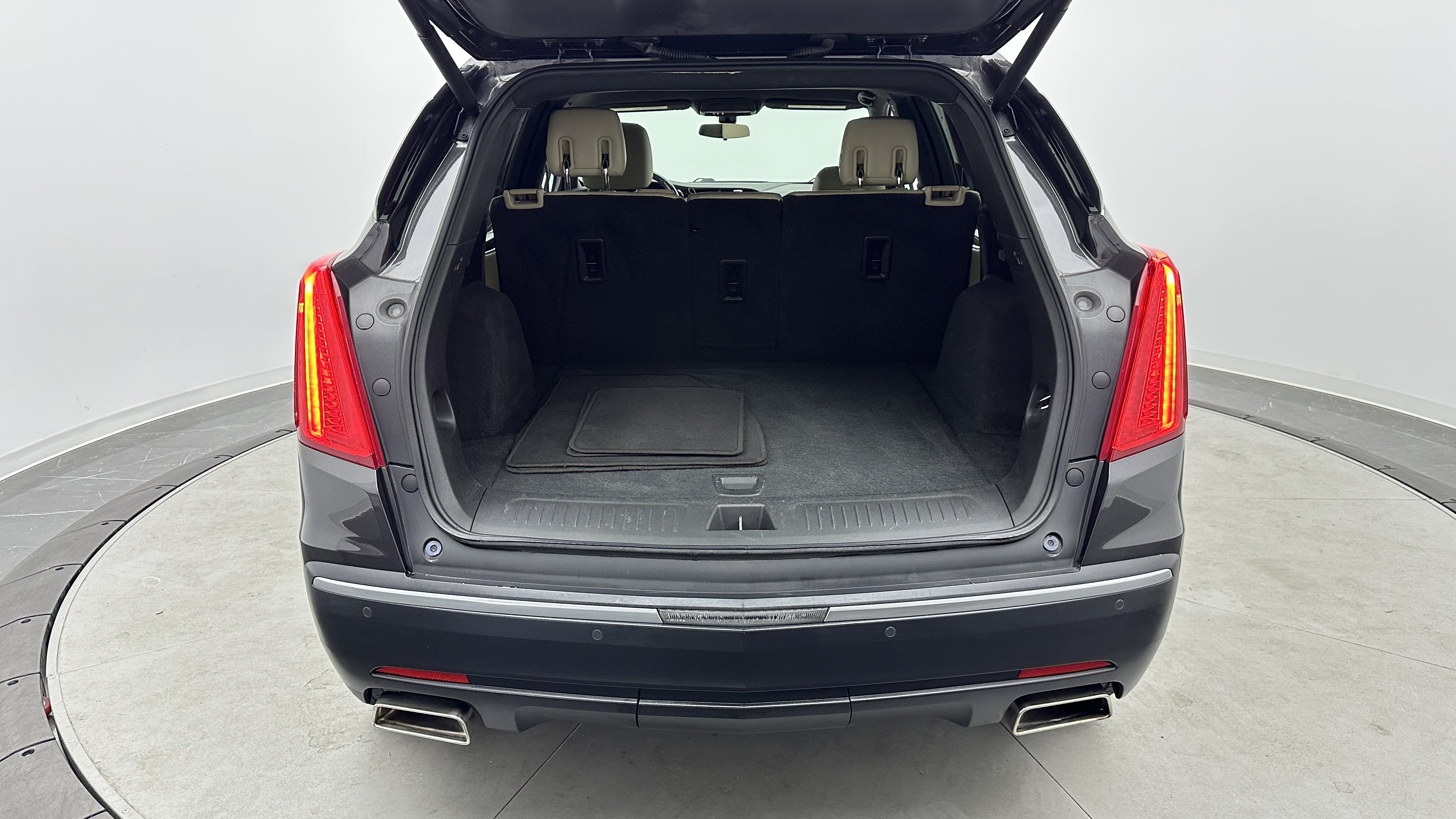 Used 2018 Cadillac XT5 FWD w/ LPO, Wheel Lock Package image 27