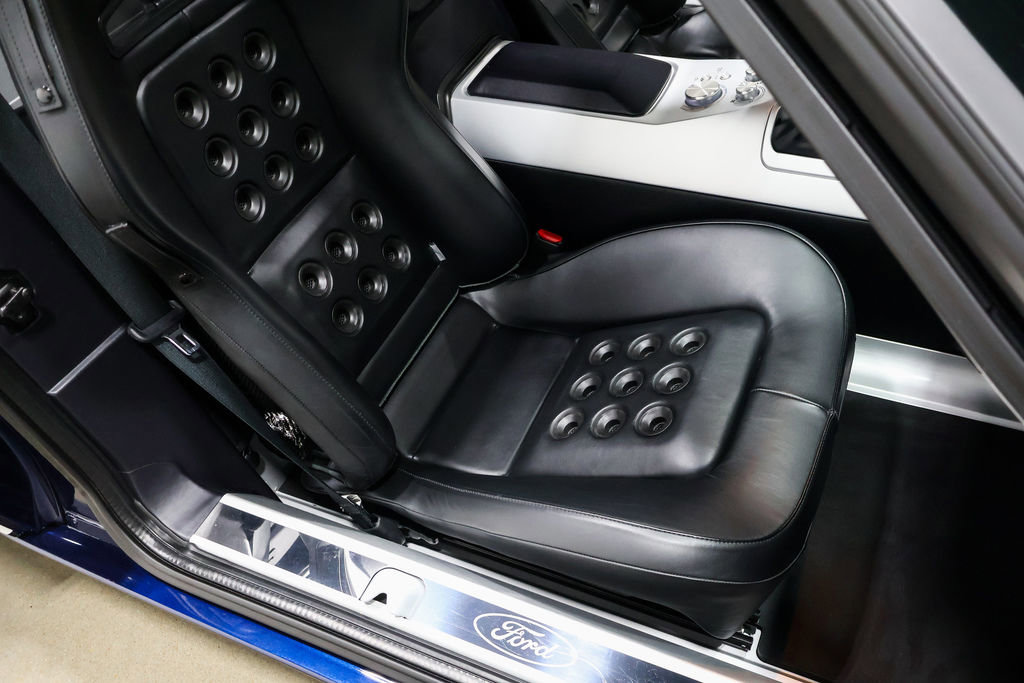 Used 2006 Ford GT RWD image 42