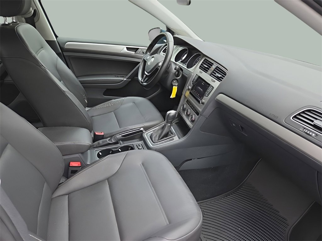 Used 2015 Volkswagen Golf S image 10