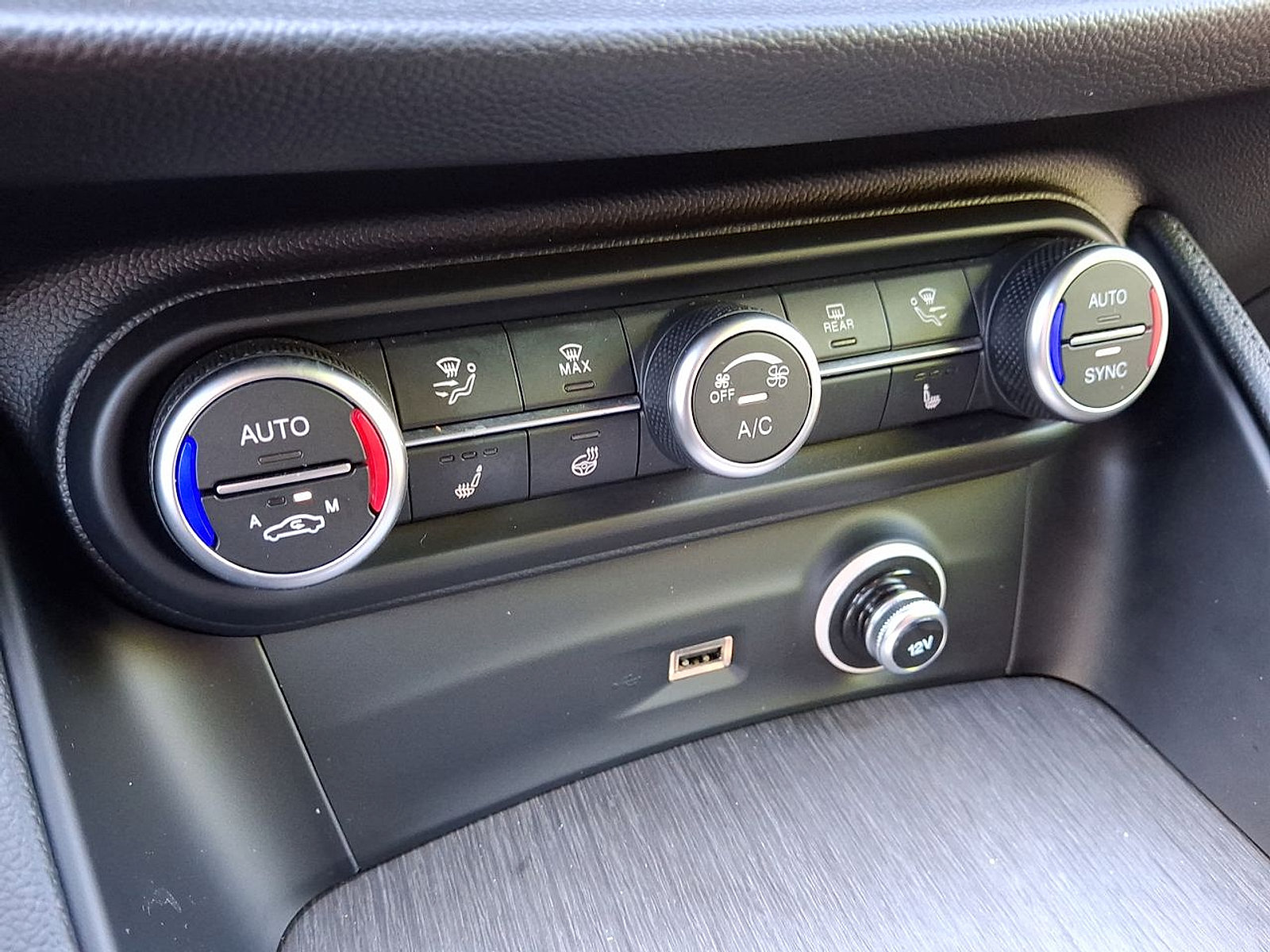 Used 2023 Alfa Romeo Stelvio Ti AWD/4WD image 19