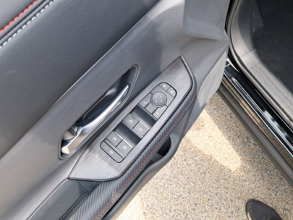 New 2026 Nissan Kicks SR AWD/4WD image 12