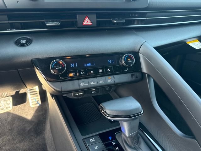 Used 2025 Hyundai Elantra Sport image 17